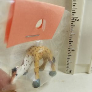 Giraffe Head Down mini